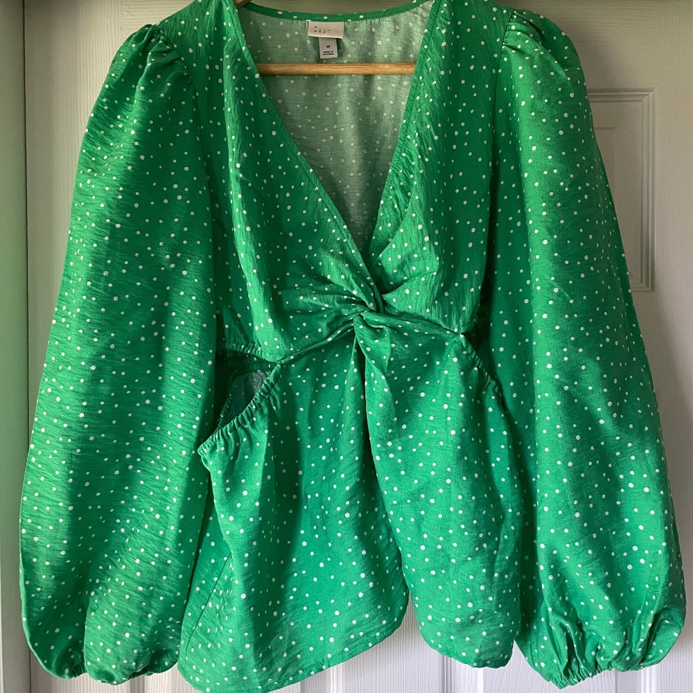 ☘️Green Polka Dot Cutout Top☘️